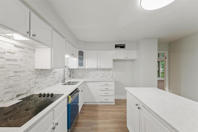Building Photo - 18118 Lakeside Ln
