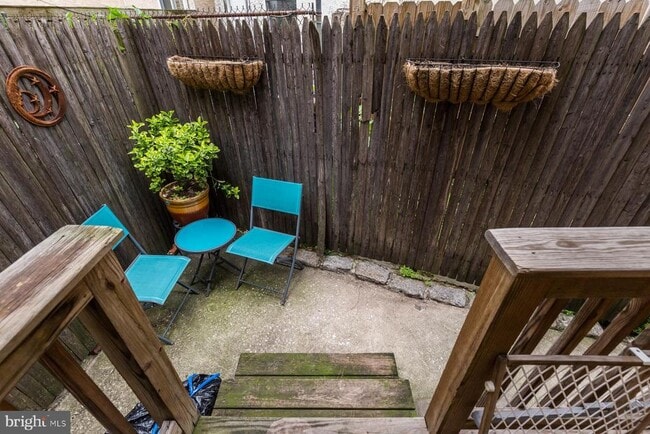 Building Photo - 916 S 25th St