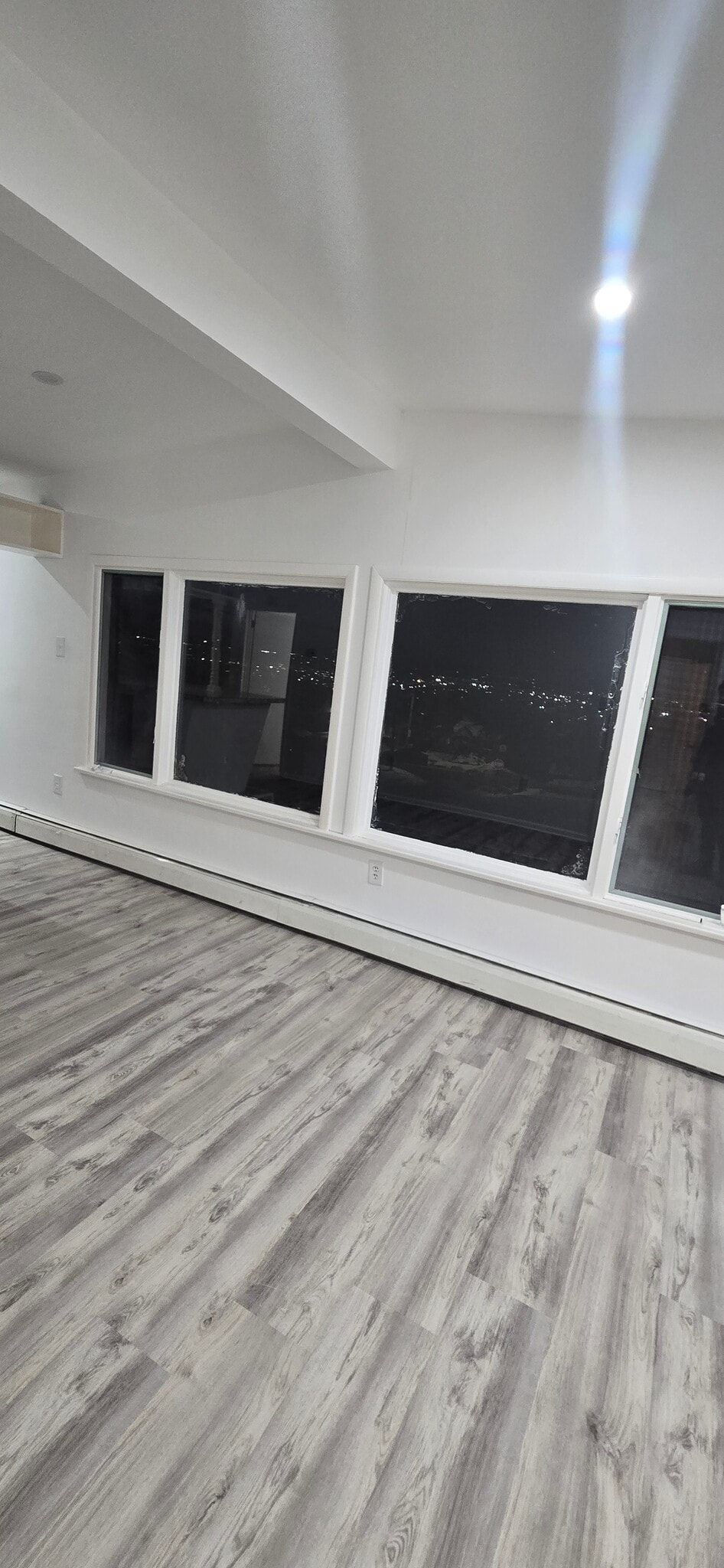 View - 949 E Walnut St