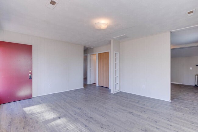 Building Photo - 106 Pine Grove Ave