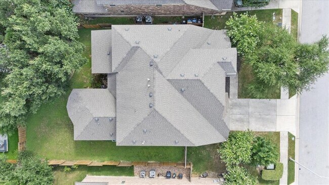 Building Photo - 10112 Lavon Bend