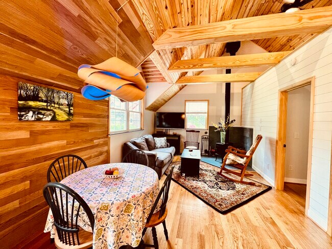 Building Photo - 754 Woodlands Rd