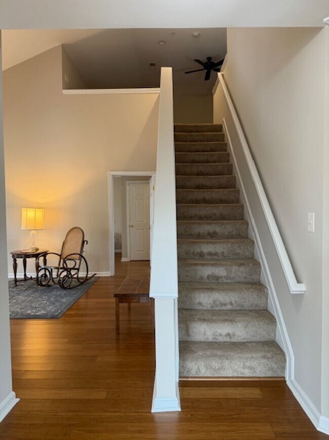 Building Photo - SPACIOUS 2 BEDROOM 2 BATH CONDO WITH LOFT IN KING FARM