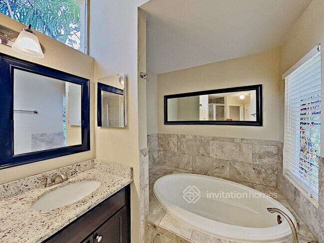 Building Photo - 641 Ridgewood St