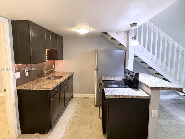 Building Photo - 1455 Holly Heights Dr