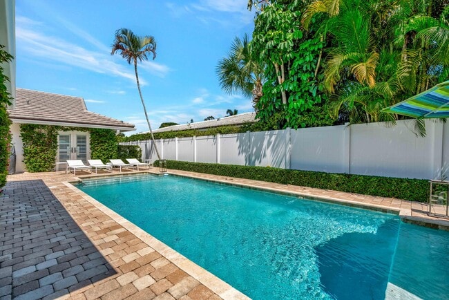 Building Photo - 136 Worth Ct S