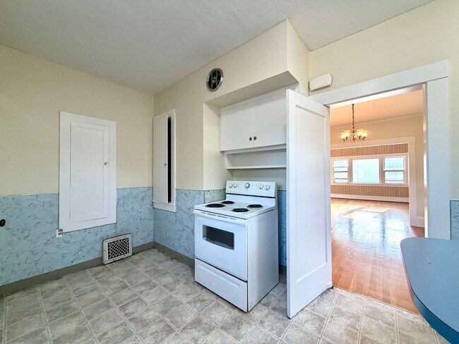 Building Photo - 0130-01