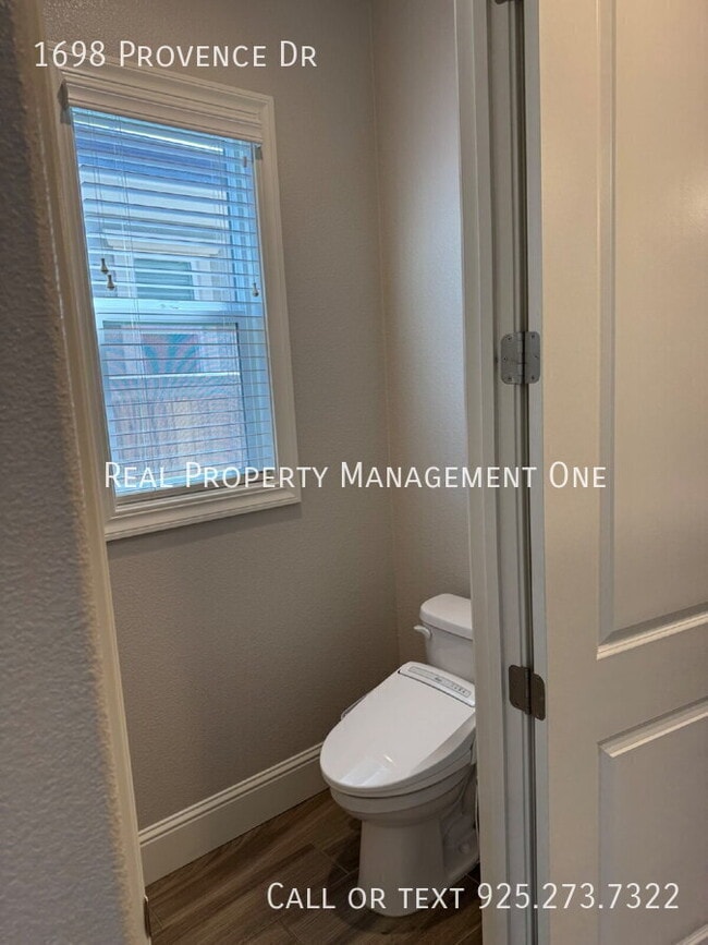 Building Photo - 1698 Provence Ln