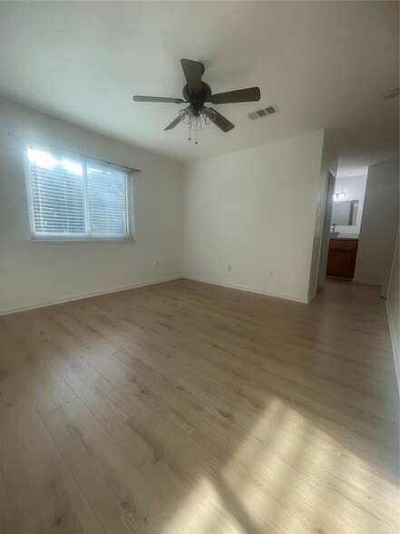 Building Photo - 701 Rosedale St