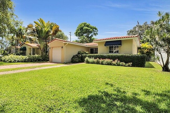 Building Photo - "Charming 2-Bed Oasis with Elegant Finishe...