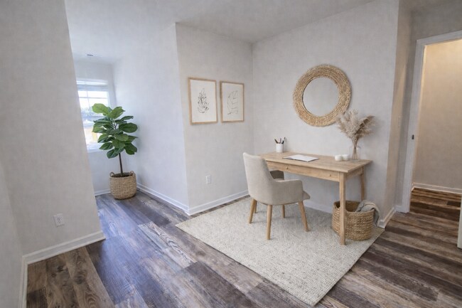 Building Photo - COMING SOON: 3BR Townhome • Full Kitchen • Garage + Driveway