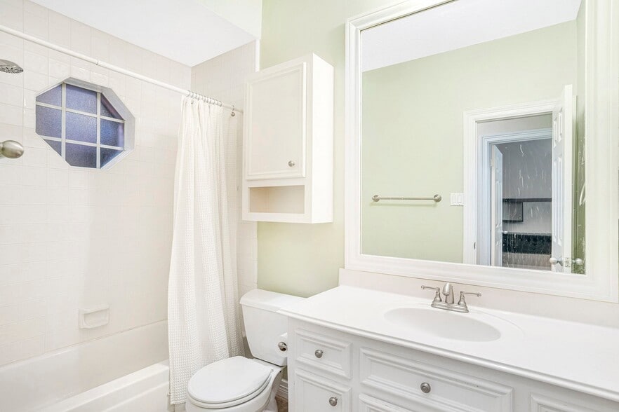 Building Photo - 14922 Tallow Forest Ct