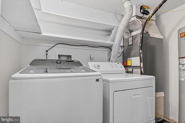 Building Photo - 7753 Inversham Dr