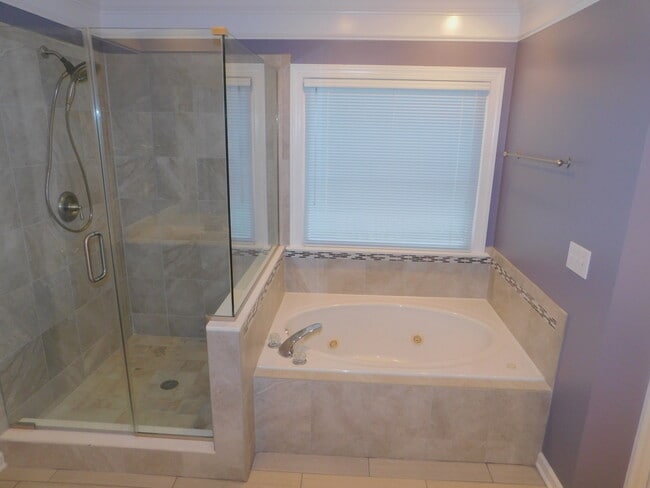 Building Photo - Beautiful 4br, 2.5 ba home in Lochmere!  Avail Aug 14, 2026!