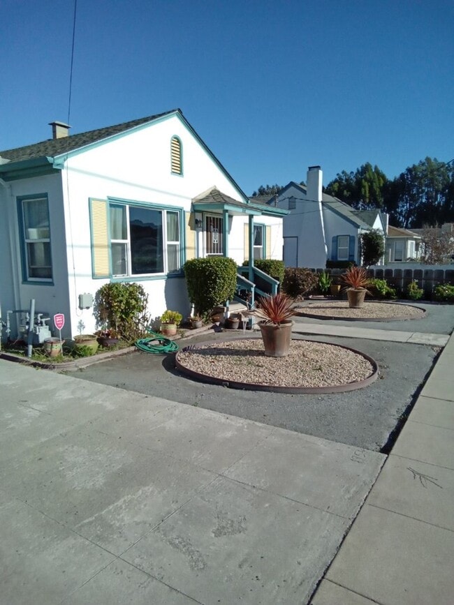 Building Photo - 532-534 Archer Street, Salinas, CA 93901