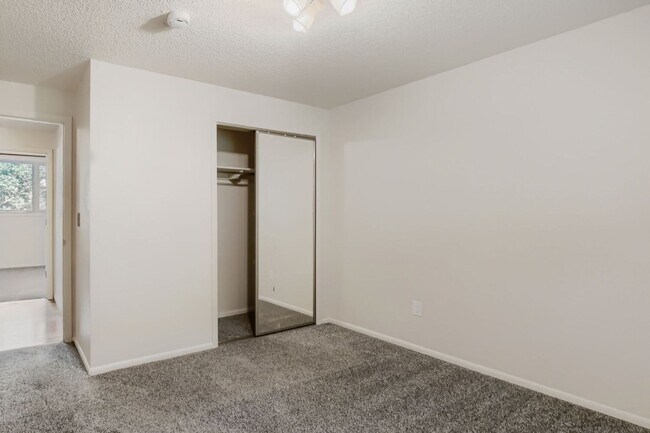 Building Photo - 4298 Sumac Ct