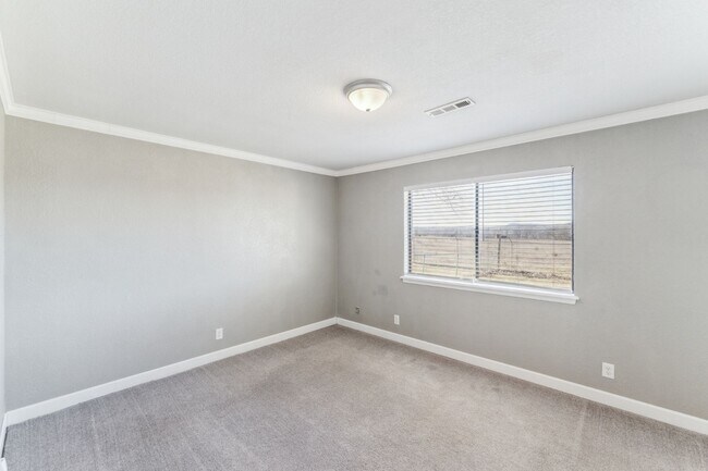 Building Photo - 13502 S Fern St