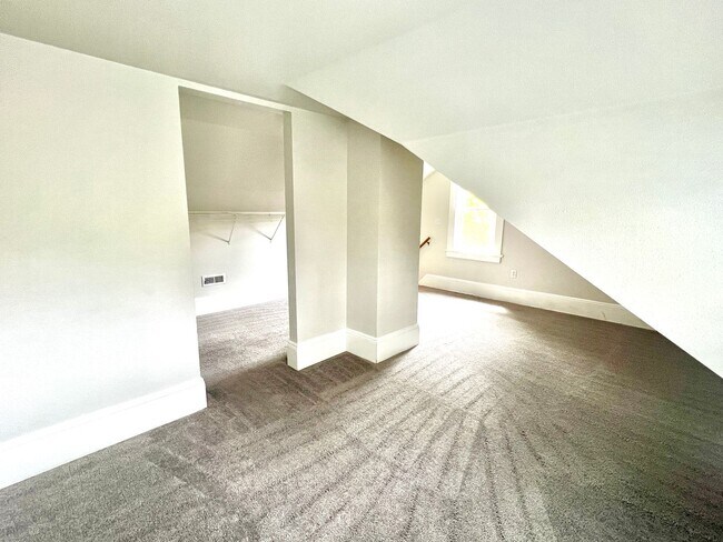 Building Photo - Reed Neighborhood Beautifully Renovated 3-...