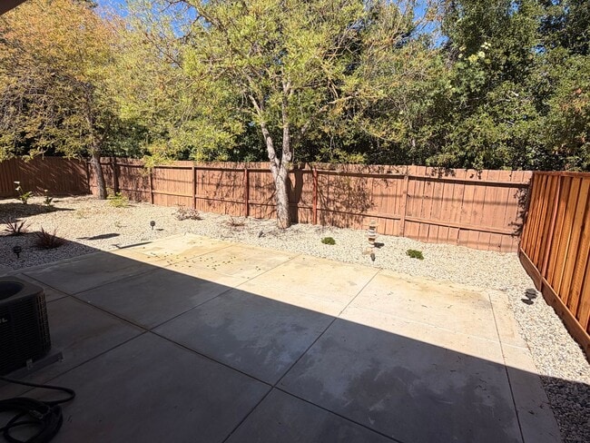 Building Photo - EBN T 10121