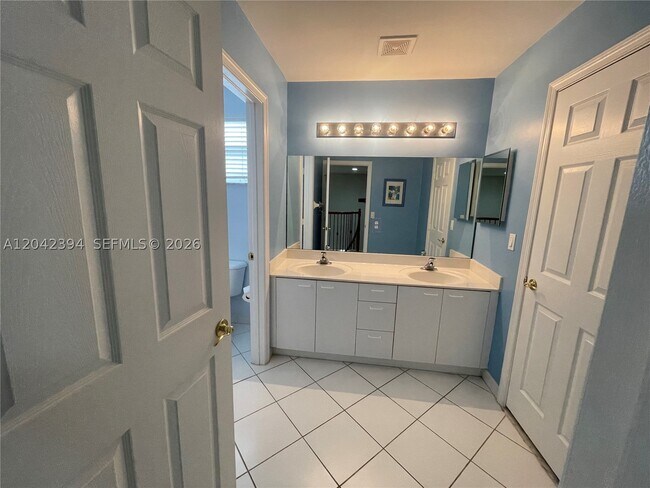 Building Photo - 16331 SW 49th Ct