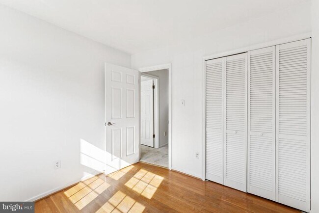 Building Photo - 1730 Pine Valley Dr