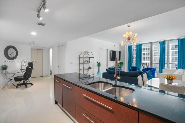 Building Photo - 475 Brickell Ave