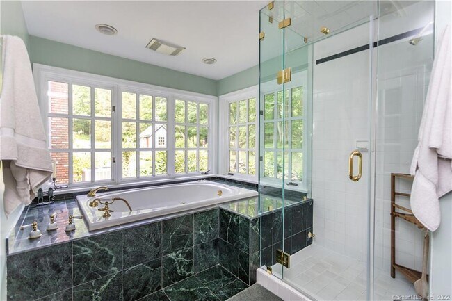 Building Photo - 21 Jericho Rd N