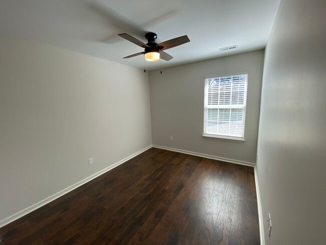 Building Photo - This beautifully 1 small Pet friendly 3 be...