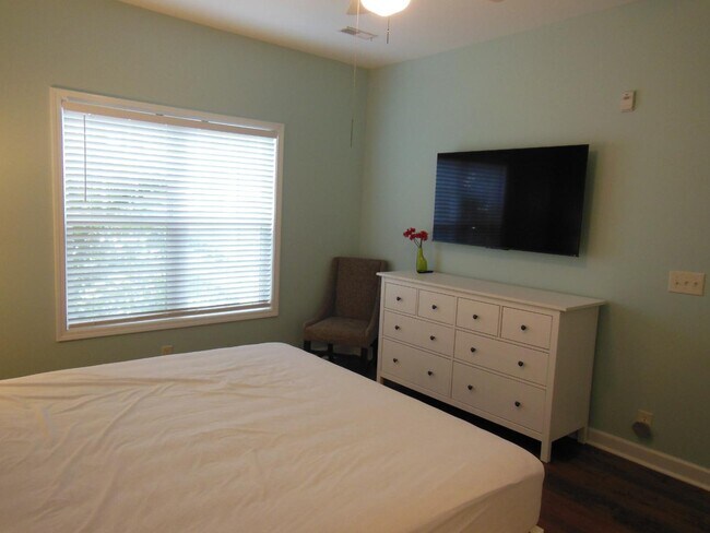 Building Photo - 908 Resort Cir