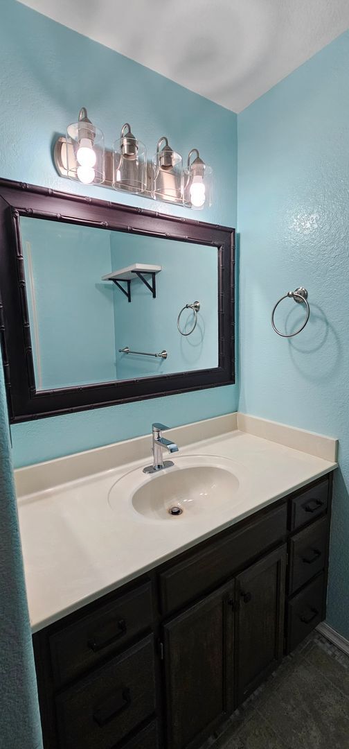 Building Photo - **Centrally Located in Santa Rosa!!**