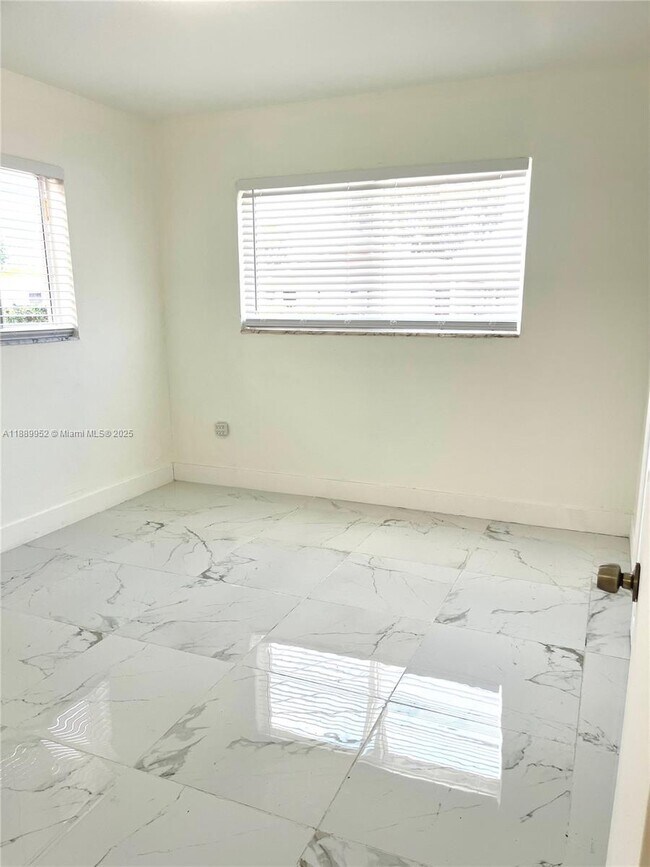 Building Photo - 3175 SW 27th Terrace