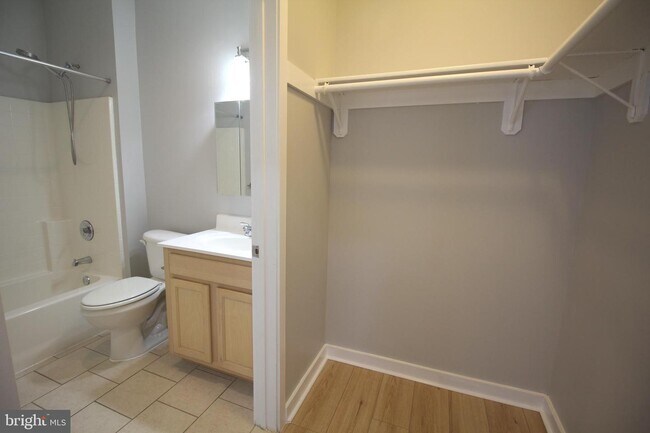 Building Photo - 20 Swan St