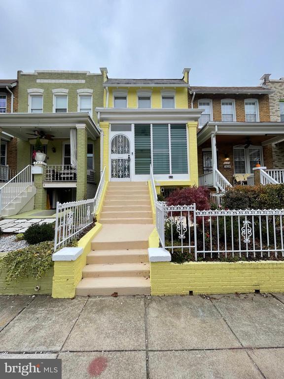 Building Photo - 539 24th St NE