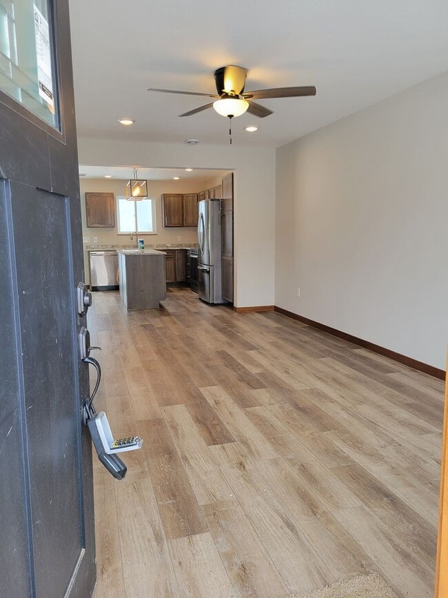 Building Photo - 420 Sierra Pl
