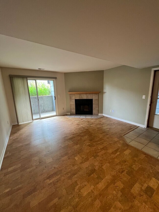 Building Photo - CHARMING 2 Bed 2 Bath Condo in Gunbarrel- ...