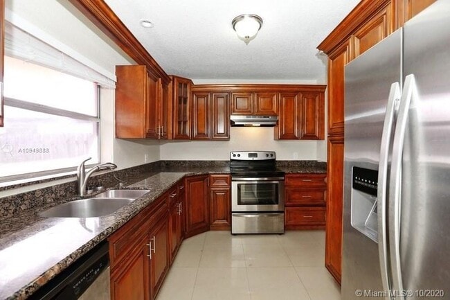 Building Photo - 11460 NW 40th Pl