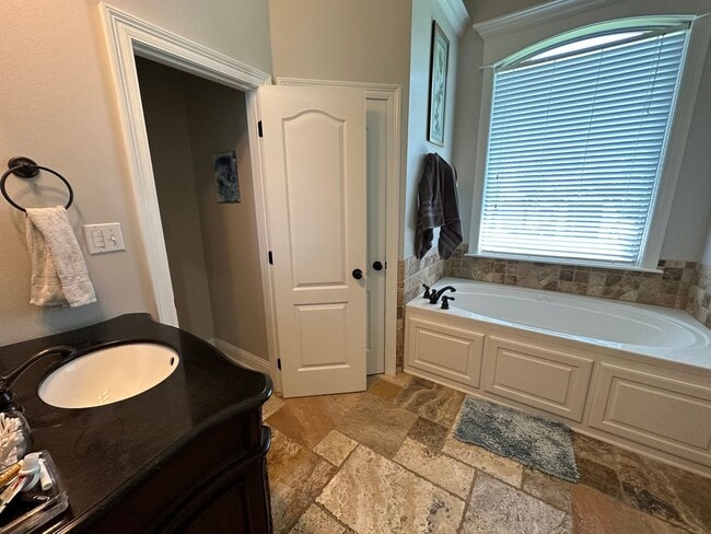 Building Photo - Haughton Home, Updated With Over 2,100 Square Feet