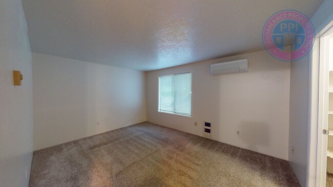 Building Photo - hol7107