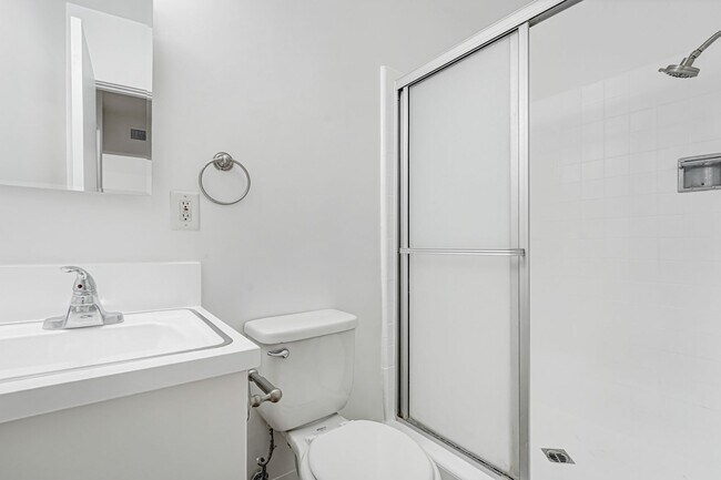 Building Photo - 744 S.Windsor Blvd. - just south of Wilshire Blvd.