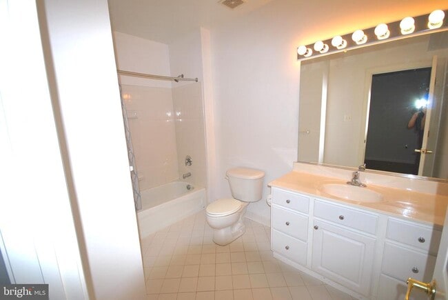 Building Photo - 5319 Kenzie Audrey Ct