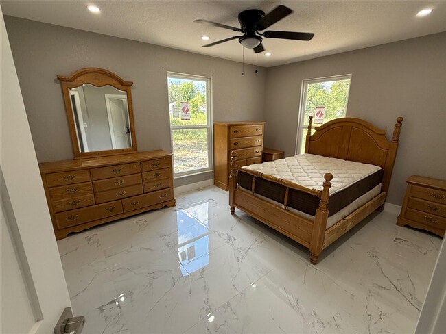 Building Photo - 603 N Sunset Ave