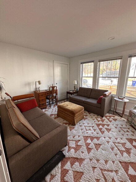 Building Photo - 1367 Oxford Rd NE