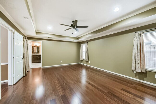 Building Photo - 2427 Shelby Park Dr