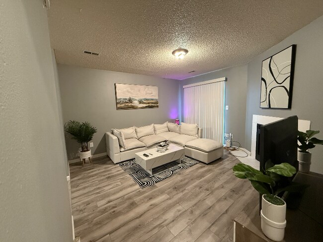 Primary Photo - 1026 Mazatlan Cir