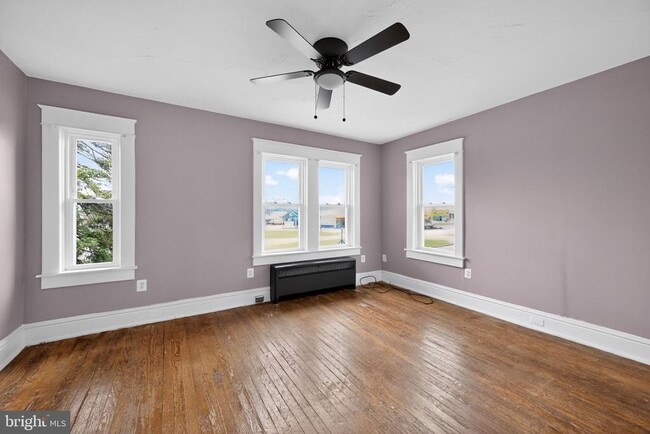 Building Photo - 990 Mt Rose Ave