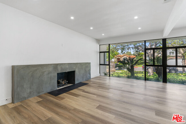 Building Photo - 130 Le Doux Rd