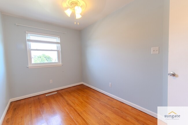 Building Photo - 945 Stormont Cir