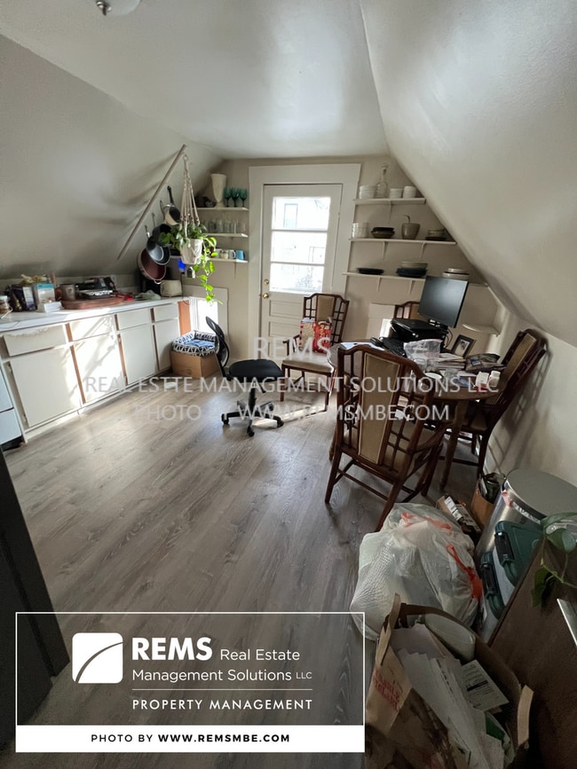 Building Photo - 947 Williamson St