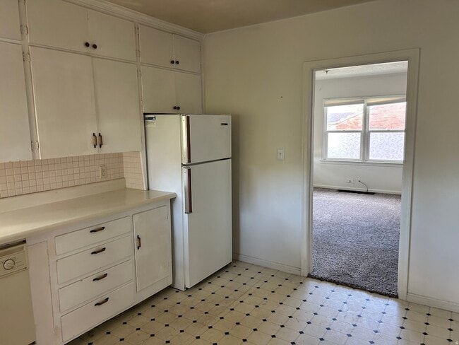 Building Photo - 3580 Van Buren Ave