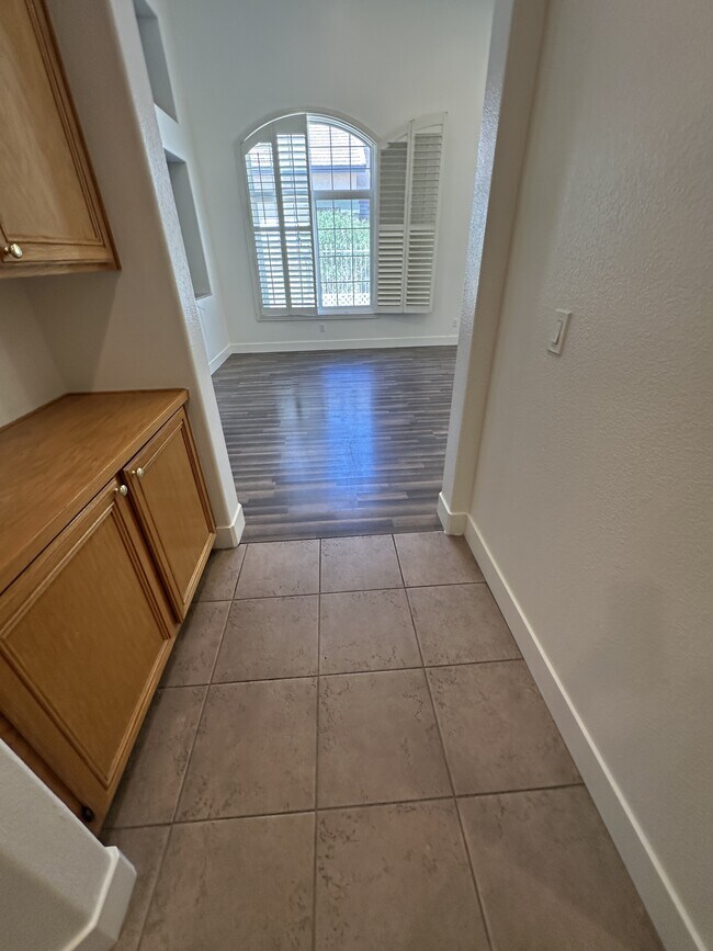 Building Photo - 8317 San Ramon Dr